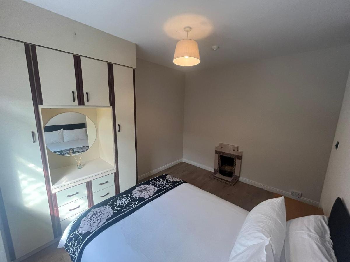 Yeats Lodge Self Catering Apartment And Bar Galway Exterior photo
