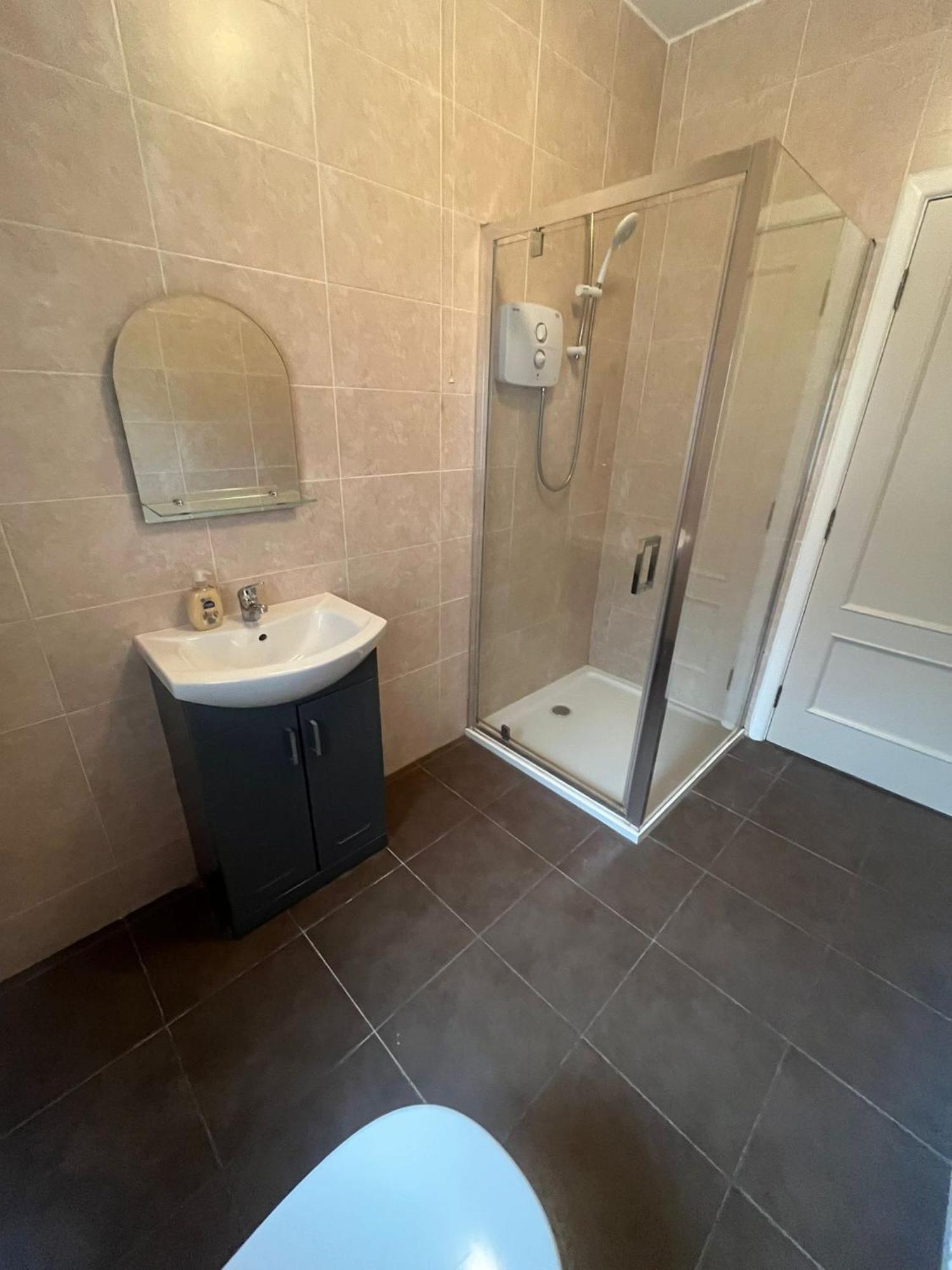 Yeats Lodge Self Catering Apartment And Bar Galway Exterior photo