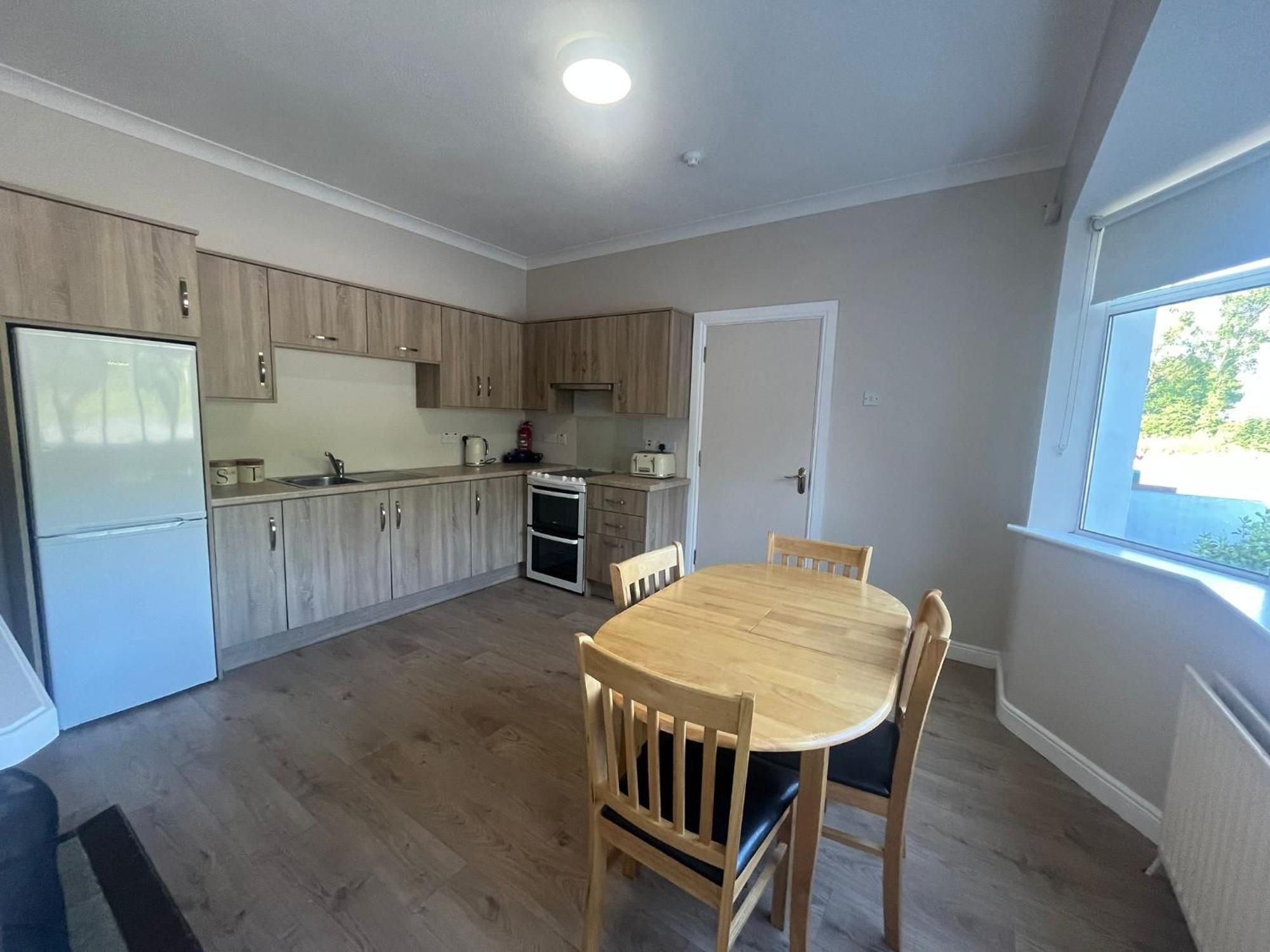 Yeats Lodge Self Catering Apartment And Bar Galway Exterior photo