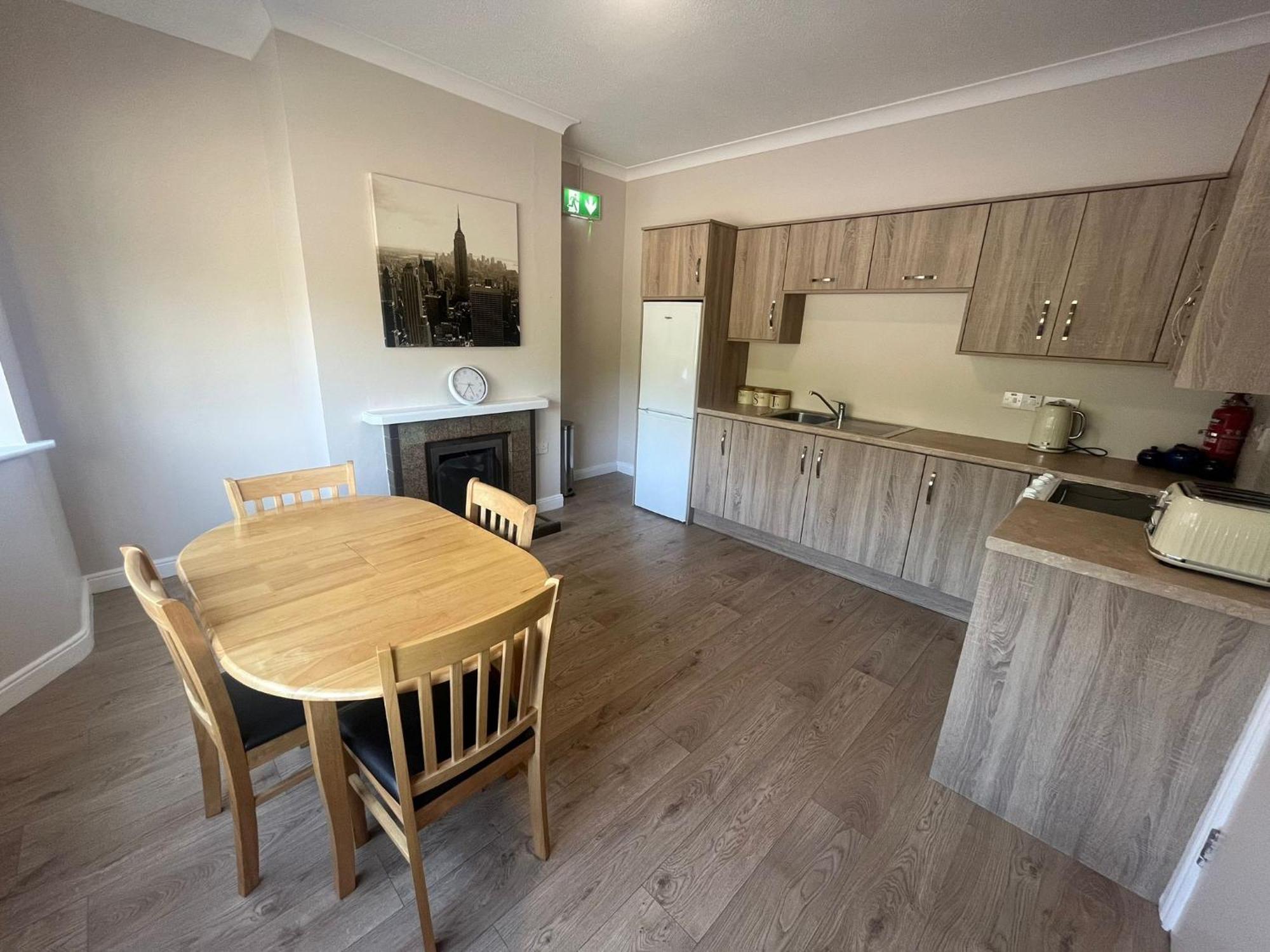 Yeats Lodge Self Catering Apartment And Bar Galway Exterior photo